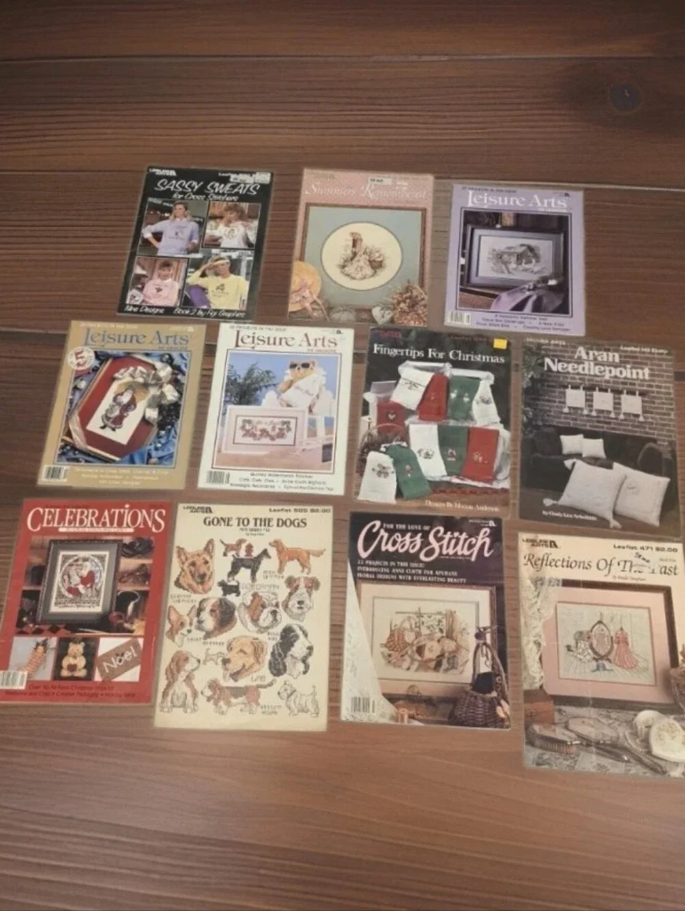 Vtg Leisure Arts Cross Stitch Pattern Leaflets Lot Christmas Dogs Animals Needle